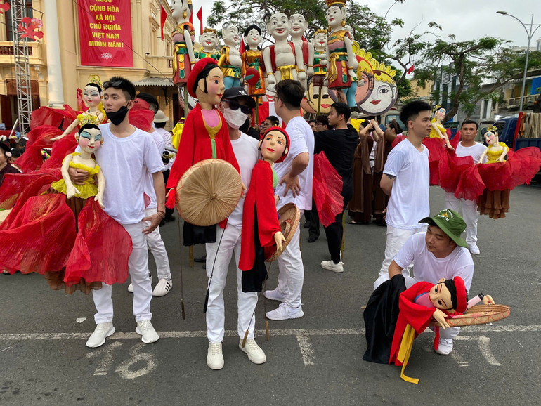 Tạo hình con rối độc đáo.