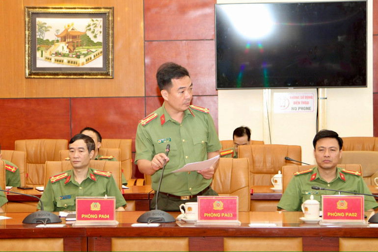 Các đại biểu tham gia góp ý.