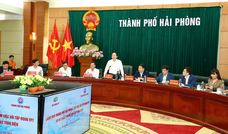 Đồng chí Lê Tiến Châu, Ủy viên Trung ương Đảng, Bí thư Thành ủy Hải Phòng phát biểu tại buổi làm việc.