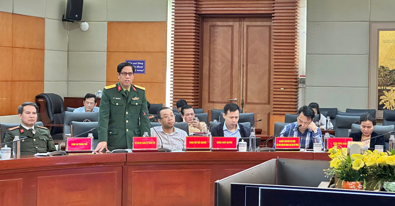 Các đại biểu đóng góp ý kiến.