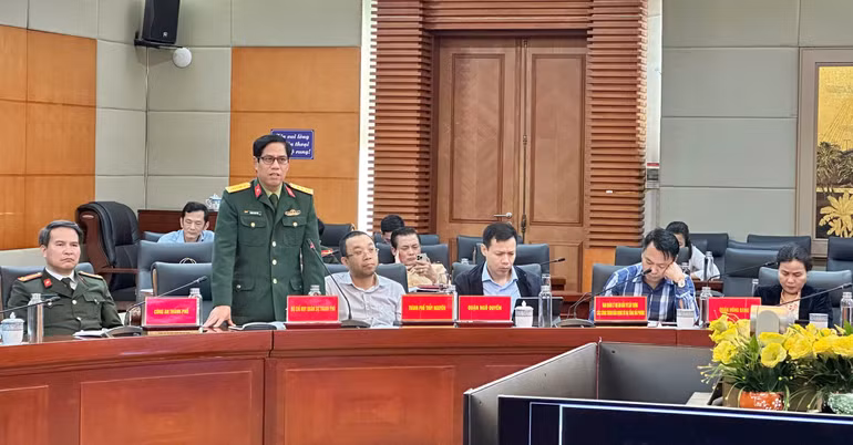 Các đại biểu đóng góp ý kiến.