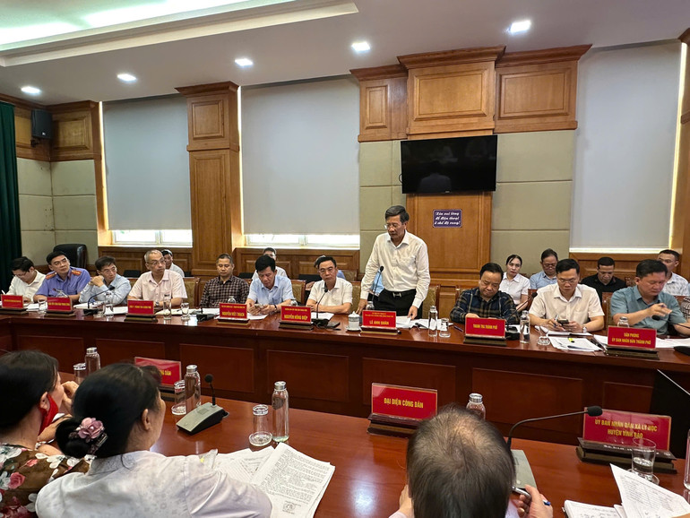 Lãnh đạo Ủy ban nhân dân thành phố Hải Phòng trả lời kiến nghị.