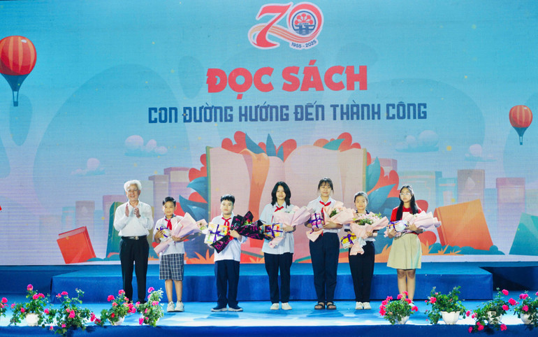 Tuyên dương các Đại sứ văn hóa đọc 2024 của Hải Phòng. Tuyên dương các Đại sứ văn hóa đọc 2024 của Hải Phòng.