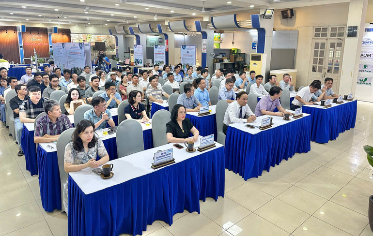 Các đại biểu và doanh nghiệp tham gia kết nối.