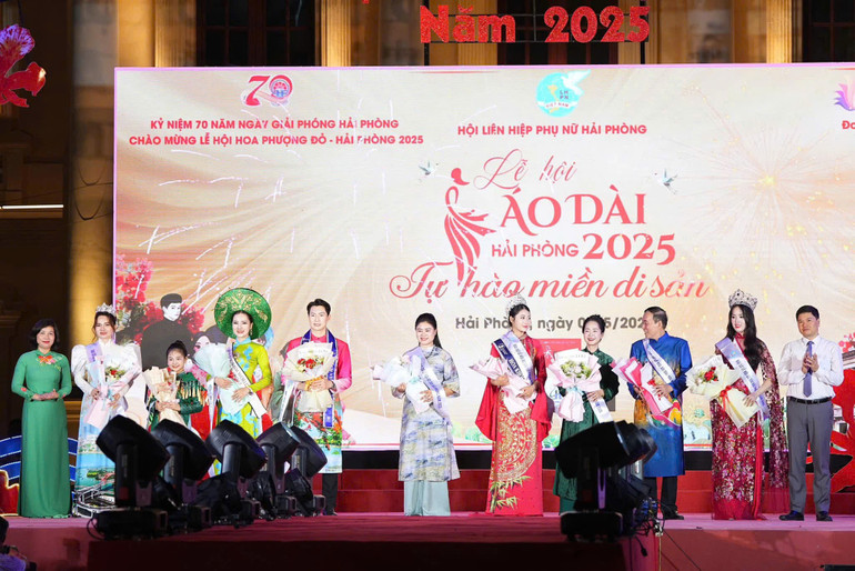 Ban tổ chức công bố các đại sứ Lễ hội áo dài Hải Phòng năm 2025. (Ảnh: ĐÀM THANH) Ban tổ chức công bố các đại sứ Lễ hội áo dài Hải Phòng năm 2025. (Ảnh: ĐÀM THANH)