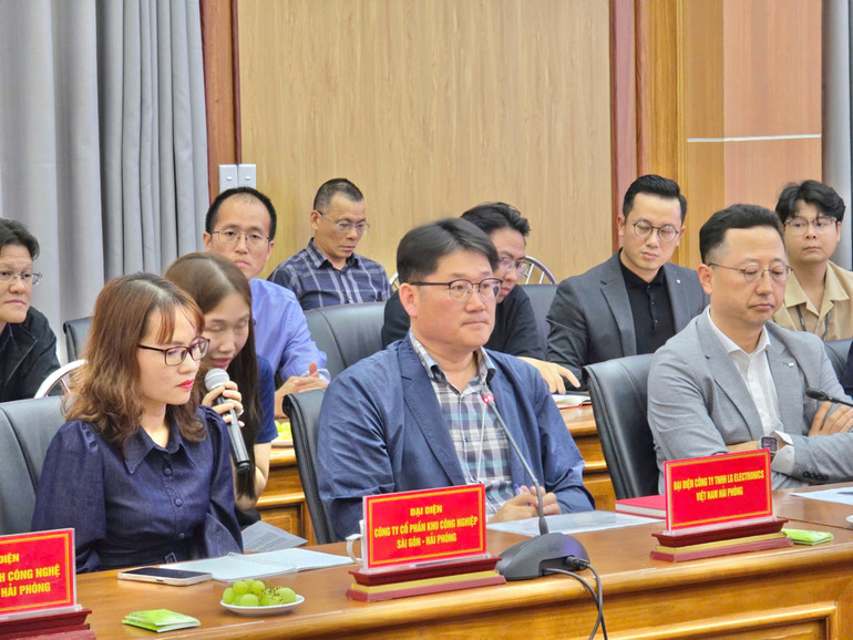 Lãnh đạo các doanh nghiệp nêu ý kiến tại cuộc làm việc.