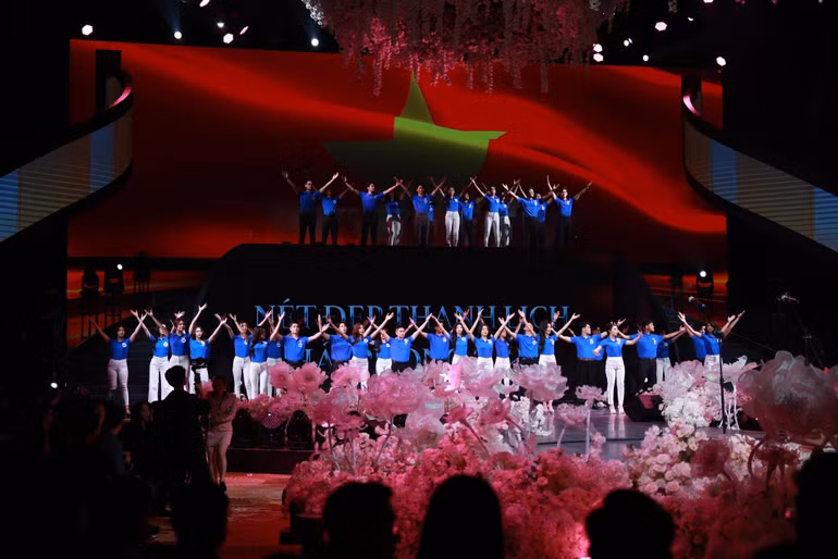 40 thí sinh tranh tài đêm chung kết.