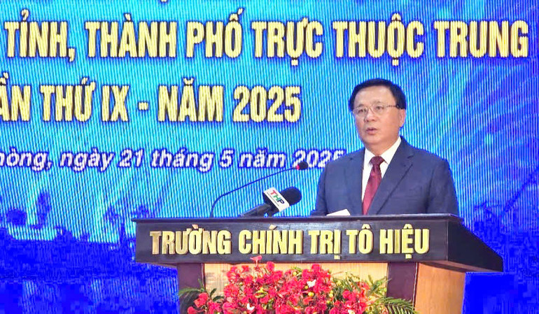 Đồng chí Nguyễn Xuân Thắng, Ủy viên Bộ Chính trị, Giám đốc Học viện Chính trị quốc gia Hồ Chí Minh, Chủ tịch Hội đồng lý luận Trung ương. Đồng chí Nguyễn Xuân Thắng, Ủy viên Bộ Chính trị, Giám đốc Học viện Chính trị quốc gia Hồ Chí Minh, Chủ tịch Hội đồng lý luận Trung ương.
