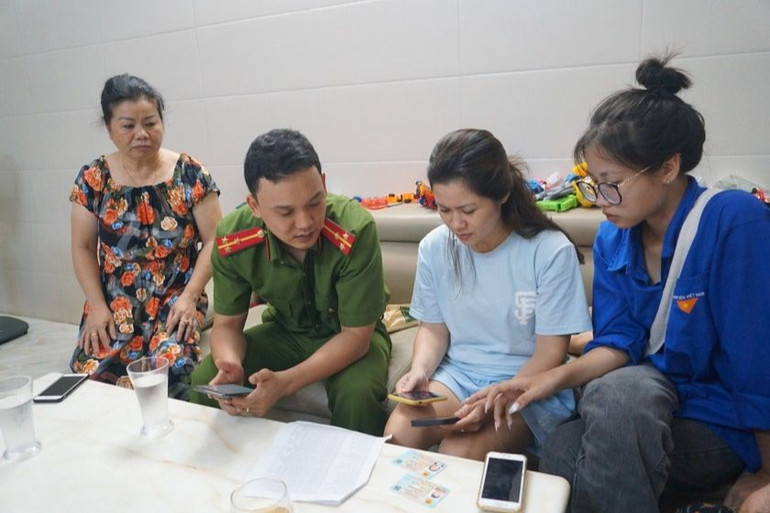 Tăng cường kết nối và chia sẻ dữ liệu giữa các lĩnh vực như dân cư, tư pháp, giáo dục và ngân hàng.