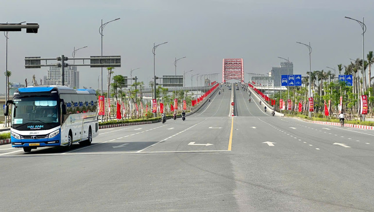 Tuyến đường Đỗ Mười có điểm đầu từ chân cầu Hoàng Văn Thụ.