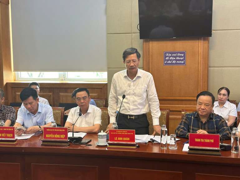 Ông Lê Anh Quân, Phó Chủ tịch Thường trực Ủy ban nhân dân thành phố Hải Phòng phát biểu tại buổi làm việc.