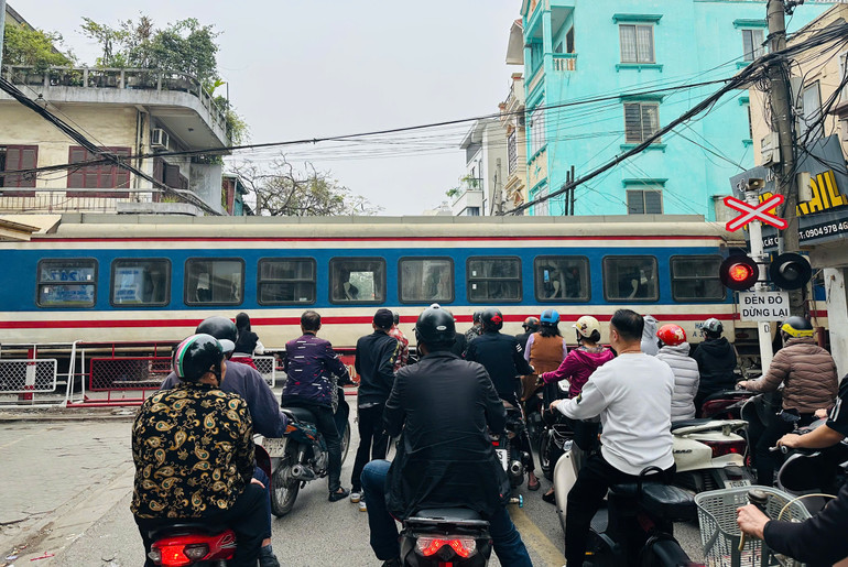 Du khách được kết hợp di chuyển bằng tàu hỏa và tham quan thành phố Hải Phòng.