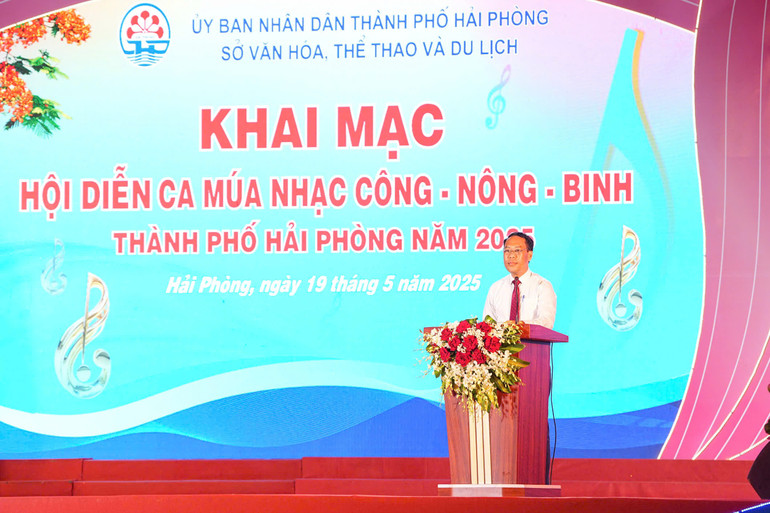 Ông Trịnh Văn Tú, Phó giám đốc Sở Văn hoá, Thể thao và Du lịch thành phố Hải Phòng. Ông Trịnh Văn Tú, Phó giám đốc Sở Văn hoá, Thể thao và Du lịch thành phố Hải Phòng.