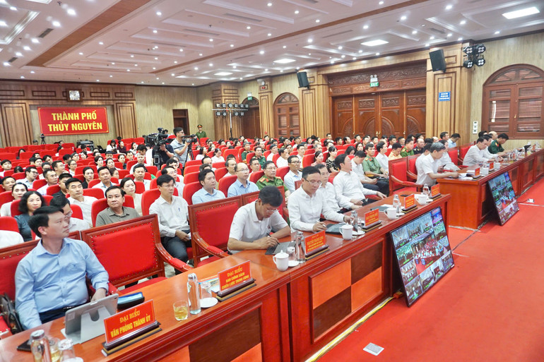 Toàn thể cử tri là cán bộ, công chức, viên chức, người lao động tham gia và đóng vai trò nòng cốt trong quá trình thực hiện sắp xếp tổ chức bộ máy nhà nước theo hướng tinh gọn. Toàn thể cử tri là cán bộ, công chức, viên chức, người lao động tham gia và đóng vai trò nòng cốt trong quá trình thực hiện sắp xếp tổ chức bộ máy nhà nước theo hướng tinh gọn.