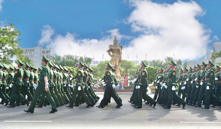 Hợp luyện lần 2 duyệt đội ngũ và Diễu hành quần chúng mừng kỷ niệm 70 năm Ngày Giải phóng Hải Phòng.