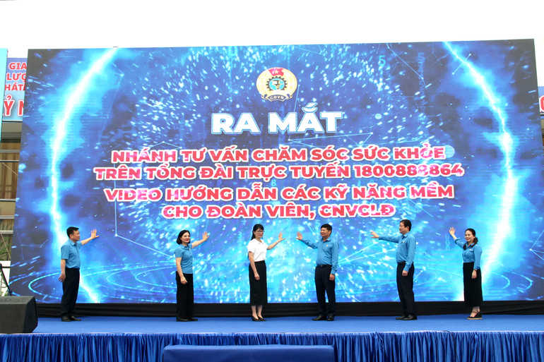 Ra mắt Tổng đài trực tuyến 1800888864.