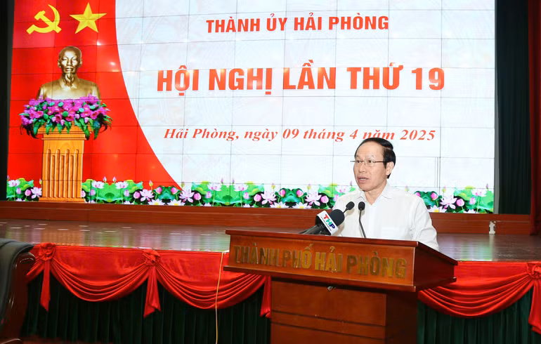 Đồng chí Lê Tiến Châu, Ủy viên Trung ương Đảng, Bí thư thành ủy Hải Phòng phát biểu tại hội nghị. Đồng chí Lê Tiến Châu, Ủy viên Trung ương Đảng, Bí thư thành ủy Hải Phòng phát biểu tại hội nghị.