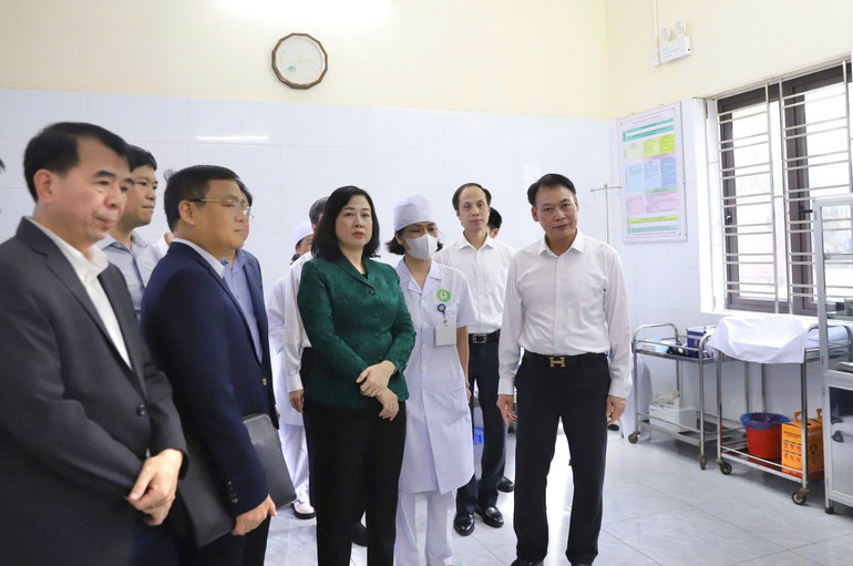 Đoàn công tác Bộ Y tế kiểm tra cơ sở vật chất, thiết bị y tế tại quận An Dương.