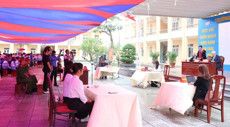 Phiên tòa giả định về phòng, chống ma túy giúp học sinh nhận thức rõ hơn về hiểm họa tệ nạn ma túy.