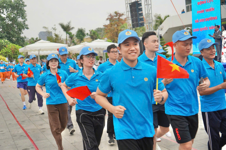 Giải chạy tập thể với chủ đề “Công nhân Hải Phòng khỏe, tiên phong bước vào kỷ nguyên mới”.