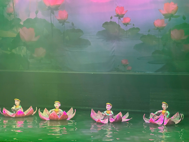 Vẻ đẹp nghệ thuật múa rối được các nghệ nhân tái hiện sinh động. Vẻ đẹp nghệ thuật múa rối được các nghệ nhân tái hiện sinh động.