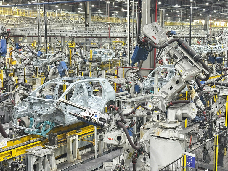 Công suất của Nhà máy Ô-tô VinFast dự kiến công suất đạt 950,000 xe/năm vào năm 2026.