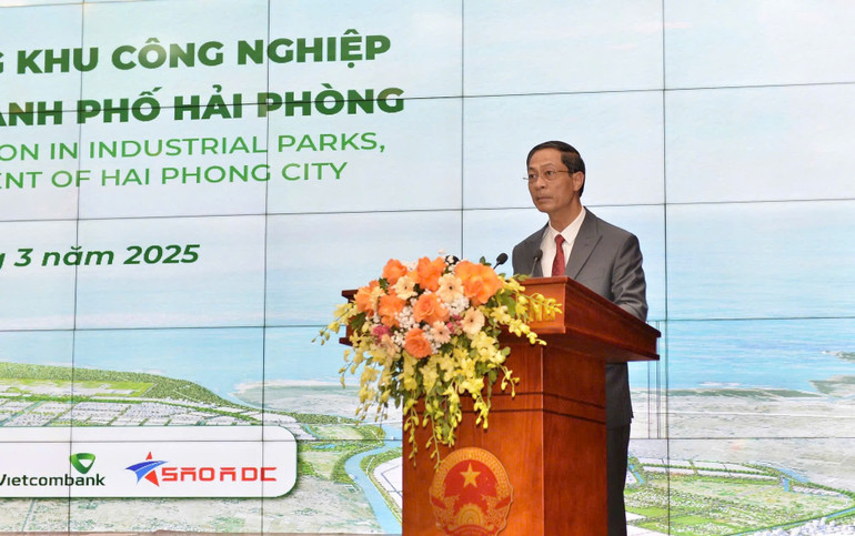 Đồng chí Đỗ Mạnh Hiến, Phó Bí thư Thường trực Thành ủy Hải Phòng phát biểu chào mừng và khai mạc hội thảo.