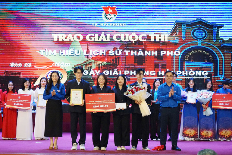 Giải Nhất thuộc về Đoàn thanh niên Trường Đại học Hàng hải Việt Nam.