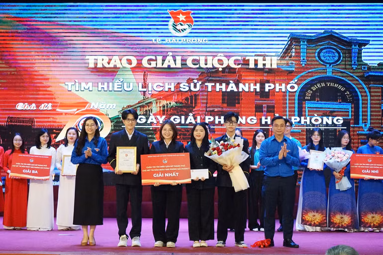 Giải Nhất thuộc về Đoàn thanh niên Trường Đại học Hàng hải Việt Nam.