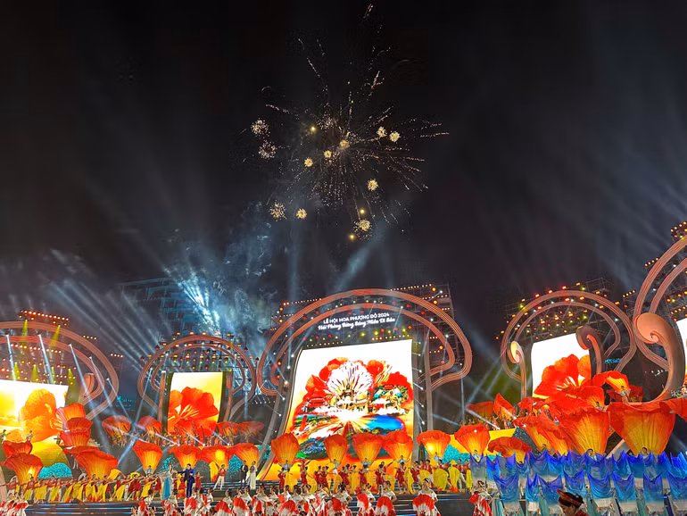 Chương trình biểu diễn nghệ thuật Lễ hội Hoa phượng đỏ 2024.