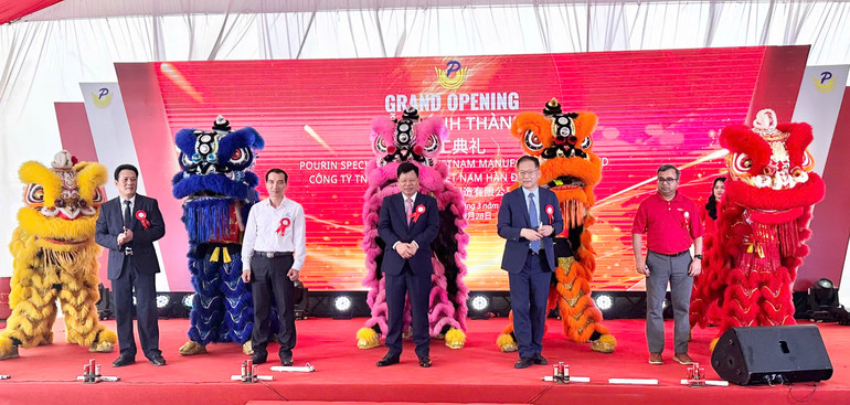 Nghi thức khánh thành dự án nhà máy.