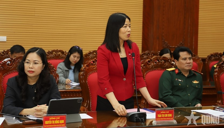 Đồng chí Trần Thị Kim Dung, Phó Trưởng Ban Tuyên giáo và Dân vận tỉnh Nam Định chia sẻ. Đồng chí Trần Thị Kim Dung, Phó Trưởng Ban Tuyên giáo và Dân vận tỉnh Nam Định chia sẻ.