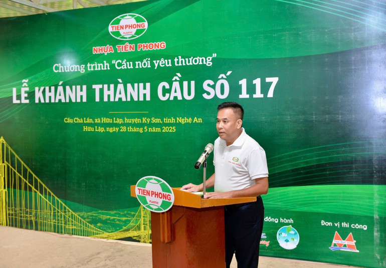 Ông Trần Trọng Nghĩa, Tổng Giám đốc Công ty trách nhiệm hữu hạn Nhựa Thiếu niên Tiền Phong miền trung.
