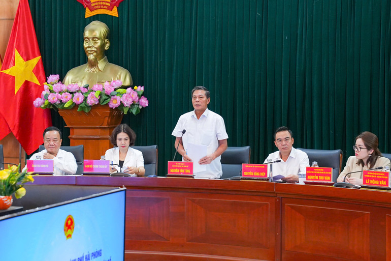 Chủ tịch Ủy ban nhân dân thành phố Hải Phòng Nguyễn Văn Tùng, phát biểu tại buổi làm việc.