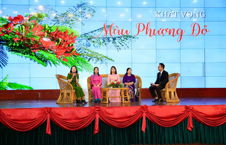 Chương trình giao lưu “Khát vọng màu phượng đỏ”.