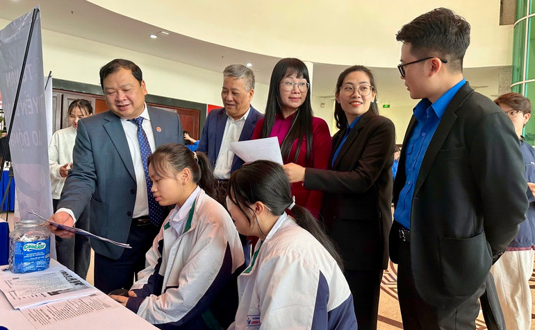 Chương trình Ngày hội việc làm cho tuổi trẻ.