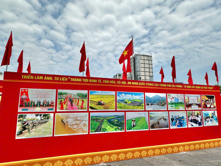 Các hình ảnh, tư liệu đã phản ánh sinh động chặng đường 70 năm của Hải Phòng.