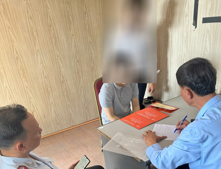 Phòng An ninh chính trị nội bộ và Thanh tra Sở Văn hóa, Thể thao và Du lịch thành phố Hải Phòng làm việc với chị N.T.H.P. Phòng An ninh chính trị nội bộ và Thanh tra Sở Văn hóa, Thể thao và Du lịch thành phố Hải Phòng làm việc với chị N.T.H.P.