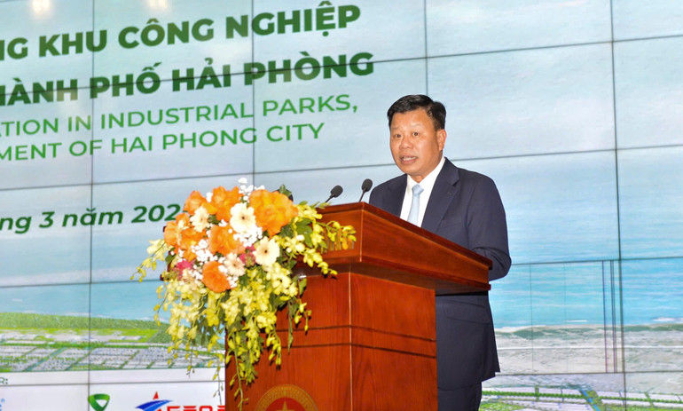 Ông Lê Trung Kiên, Trưởng ban quản lý Khu kinh tế Hải Phòng phát biểu tại hội thảo.