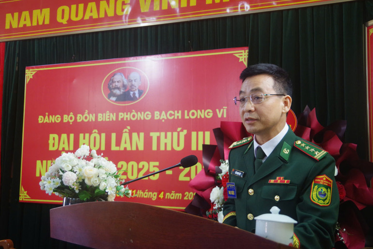 Đại tá Kiều Mạnh Hiệp, Phó Chính ủy Bộ đội Biên phòng thành phố Hải Phòng phát biểu.(Ảnh: Sơn Hà)