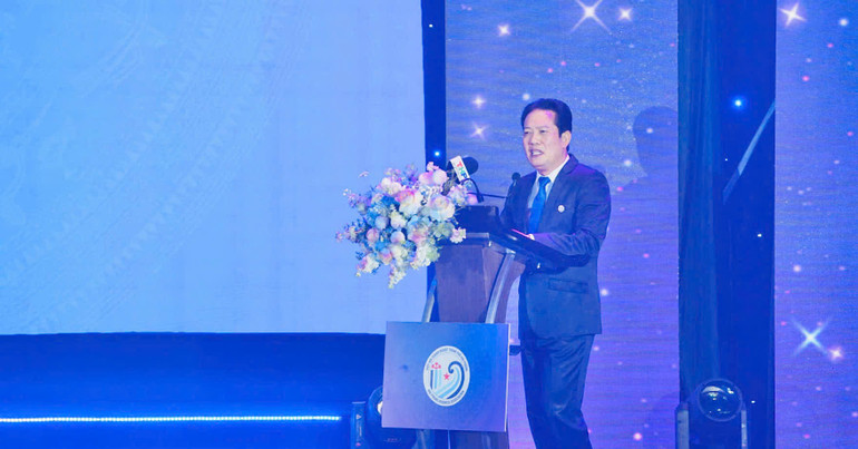 Ông Trần Văn Thắng, Chủ tịch hiệp hội doanh nghiệp Hải Phòng, Chủ tịch Hội đồng quản trị Tập đoàn Sao Đỏ phát biểu tại sự kiện. (Ảnh: THANH SƠN)