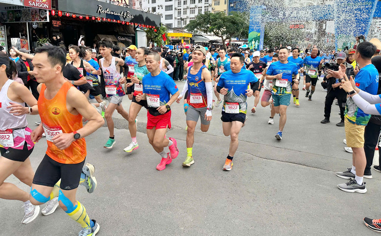 Hơn 1.500 vận động viên tham gia chạy hưởng ứng khai mạc du lịch Cát Bà 2025.