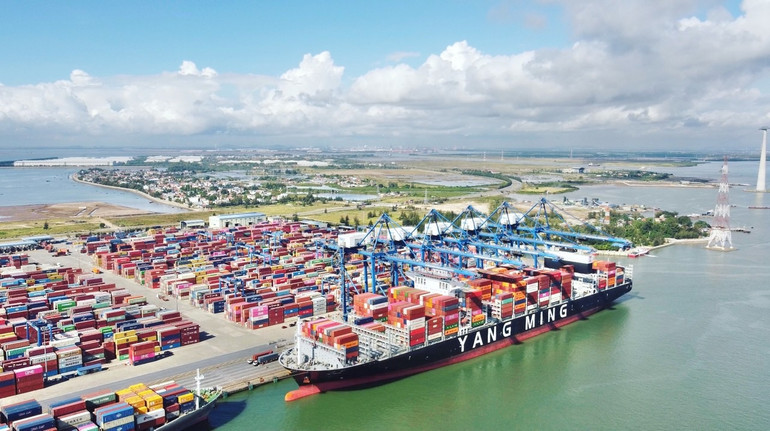 Các hãng tàu lớn thường xuyên cập cảng Hải Phòng. Các hãng tàu lớn thường xuyên cập cảng Hải Phòng.