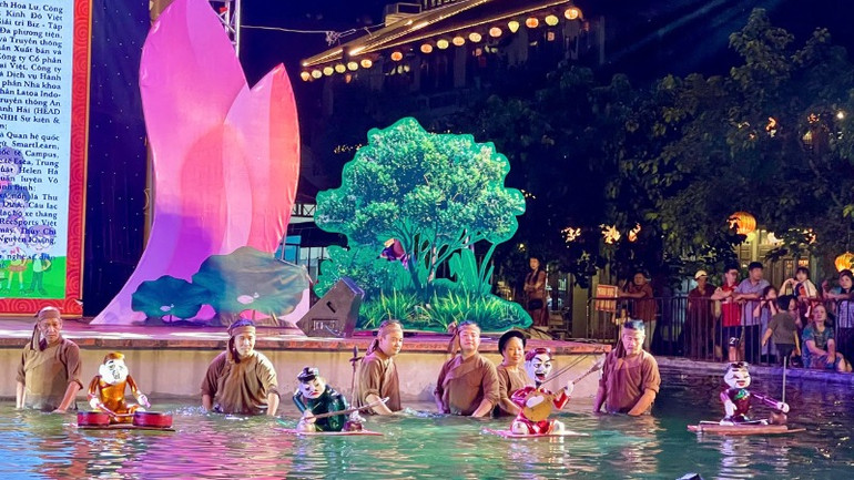 Tiết mục nghệ thuật đặc sắc do Nhà hát Múa rối quốc gia Việt Nam biểu diễn.