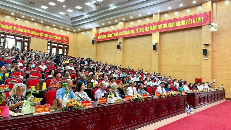 Các đại biểu tham dự hội thảo.