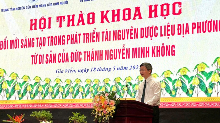 Đồng chí Lê Văn Cường, Bí thư Huyện ủy Gia Viễn phát biểu tại hội thảo.