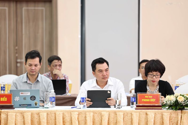 Các đại biểu tham dự tọa đàm. (Ảnh: ANH QUANG)