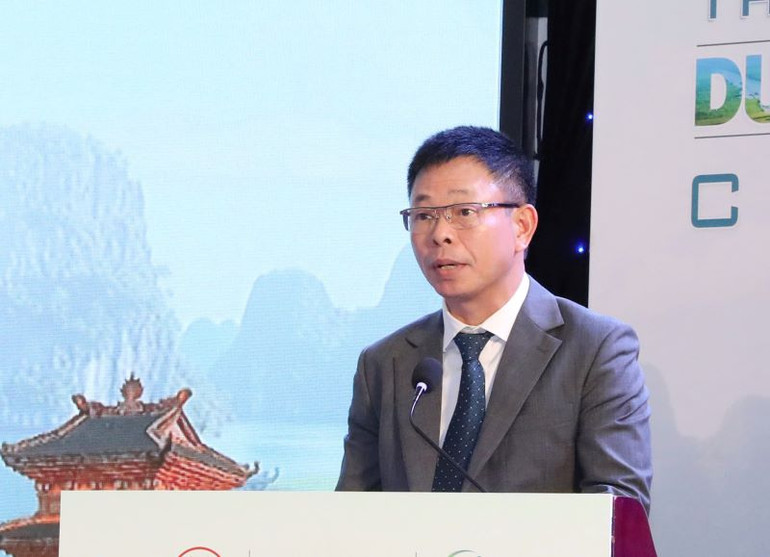 Nhà báo Phùng Công Sưởng, Tổng Biên tập báo Tiền Phong phát biểu tại hội thảo. (Ảnh: ĐỨC PHƯƠNG)