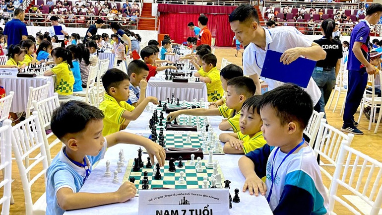 Các vận động viên thi đấu bình tĩnh, nỗ lực, quyết tâm cao trong giải đấu.