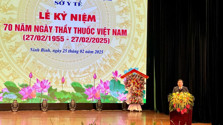 Đồng chí Phó Chủ tịch Thường trực Ủy ban nhân dân tỉnh Ninh Bình Tống Quang Thìn phát biểu tại buổi lễ kỷ niệm.